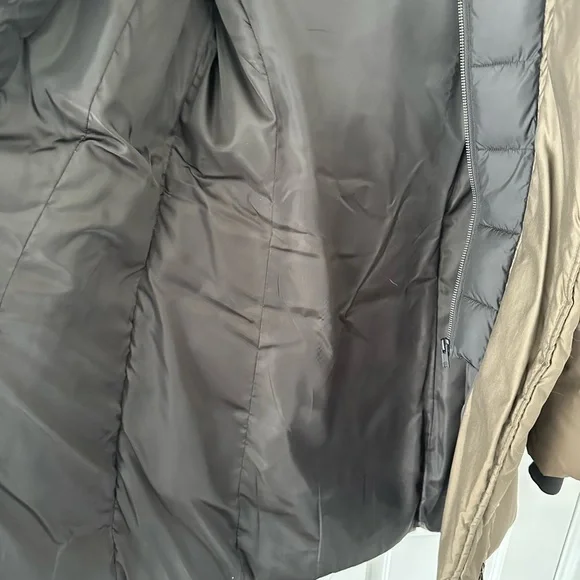 Soia & Kyo heavy down winter jacket w/ detachable real fur hood. Size small - Picture 5 of 8